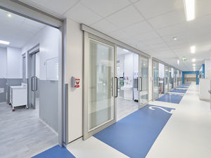 Axis installs Flo-Motion doors in Catfoss modular ITU building at Northampton General Hospital
